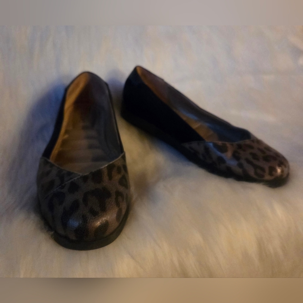 Me Too Leopard Lover Classic Comfy Flats - Picture 3 of 7